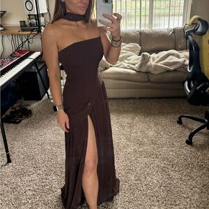 Chic Strapless Brown Dress with Slit